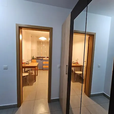 Апартаменти Elena's Coresi